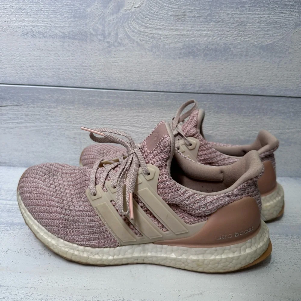 Size 8 Adidas Ultra Boost - Picture 4 of 6
